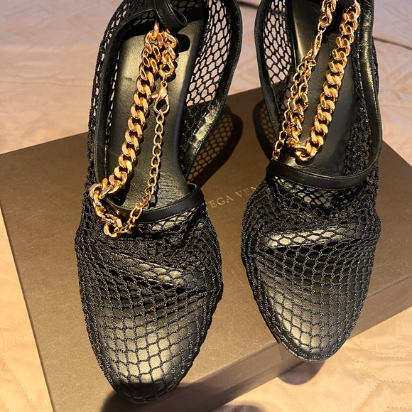 Bottega Veneta mesh chain link pumps
Box & dust bag included! - Picture 9 of 16